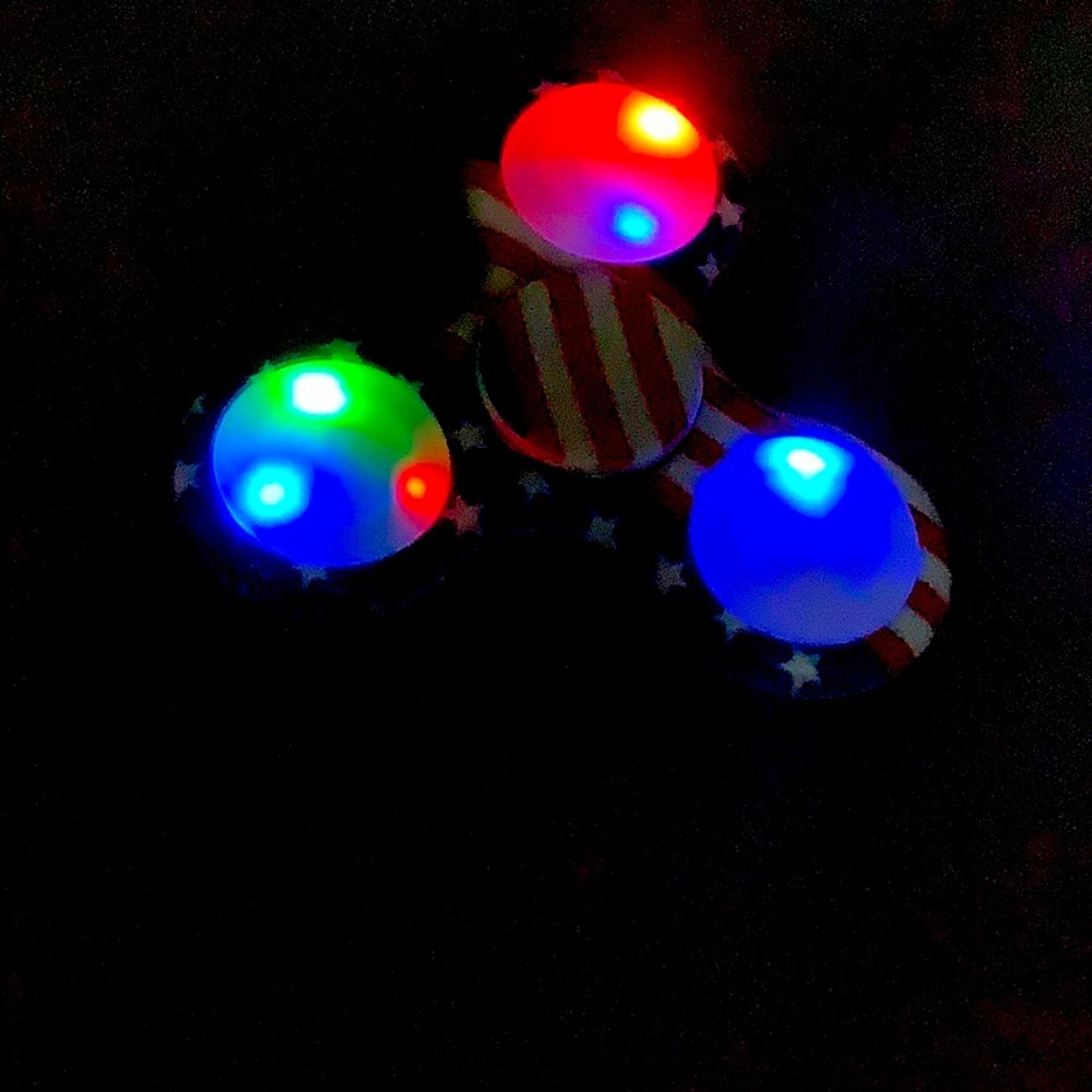 Glowing fidget spinner